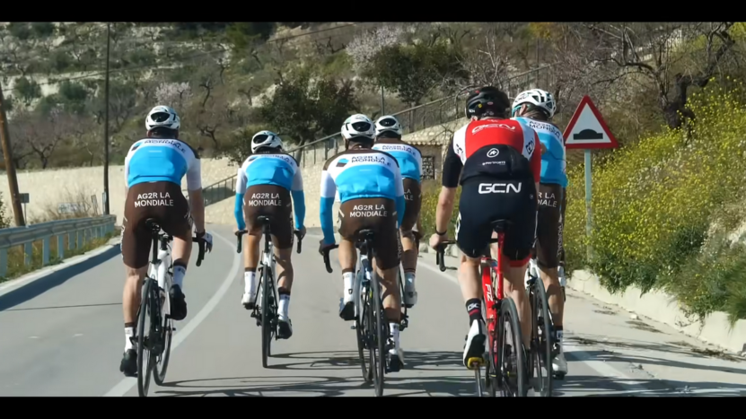 A group of professional cyclists driving. An answer for the question of "Is It Possible To Bike 100 Miles"