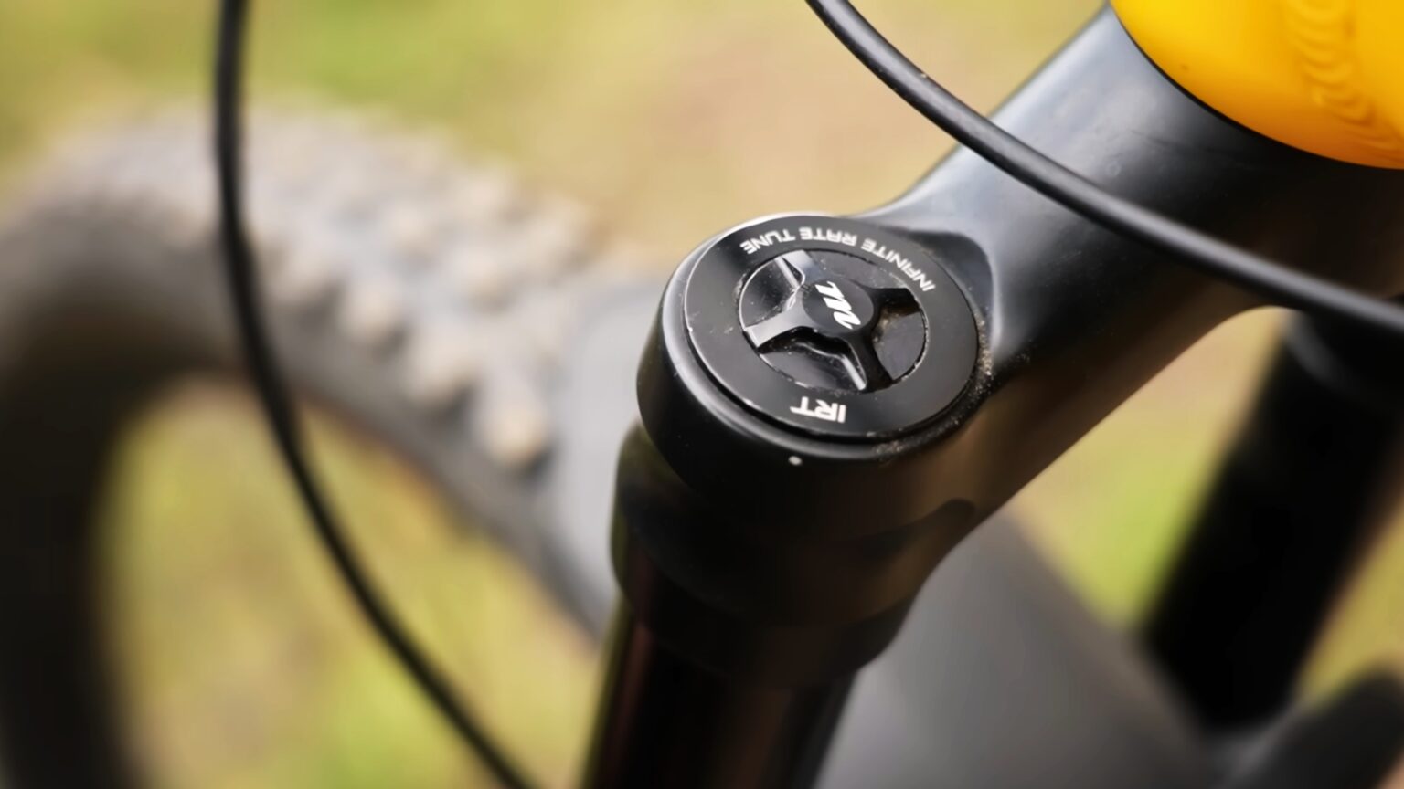 Hardtail vs Full Suspension (Detailed Comparison) String Bike