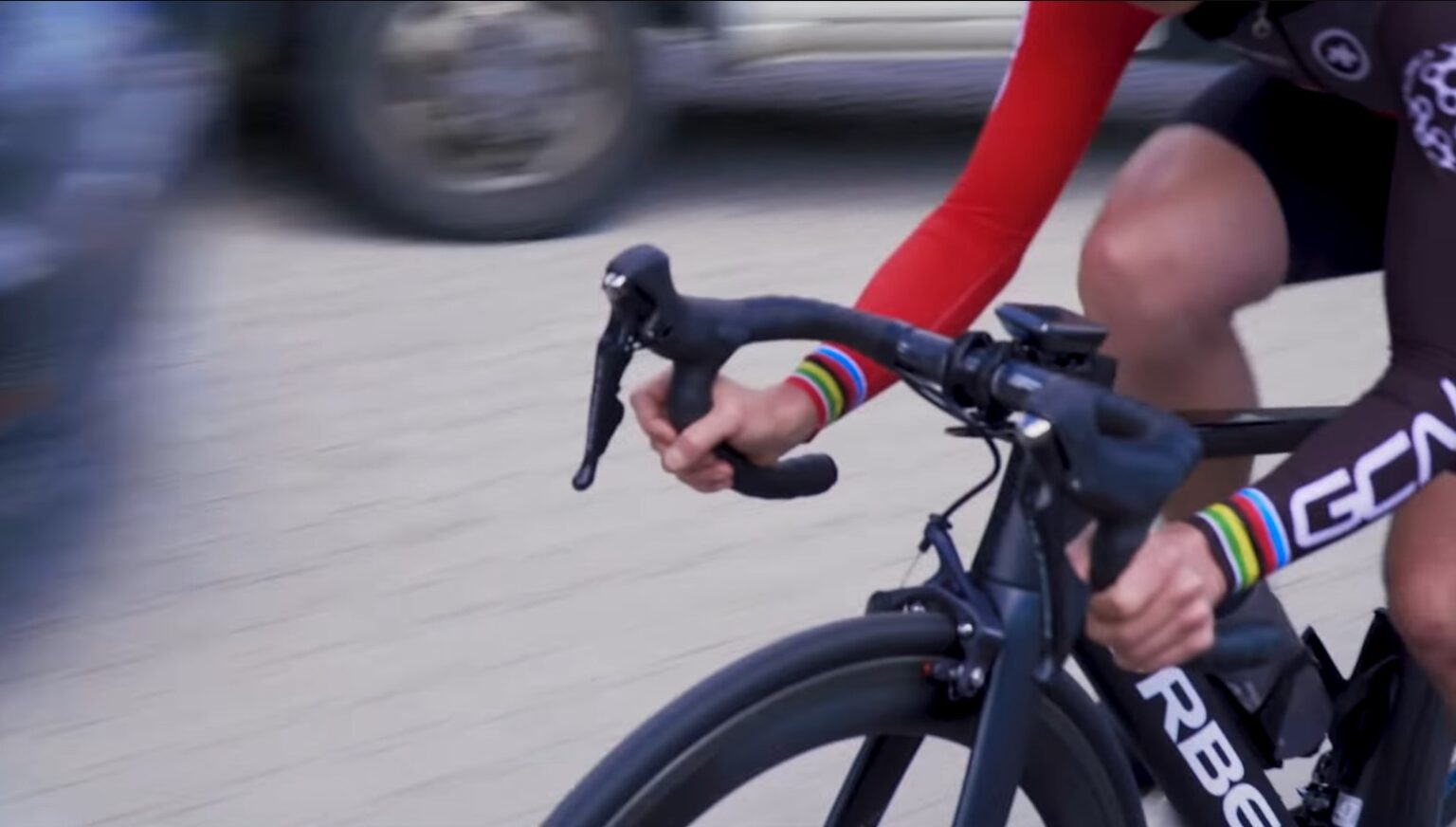 Drop Bar vs Flat Bar (7 Features Explained) String Bike