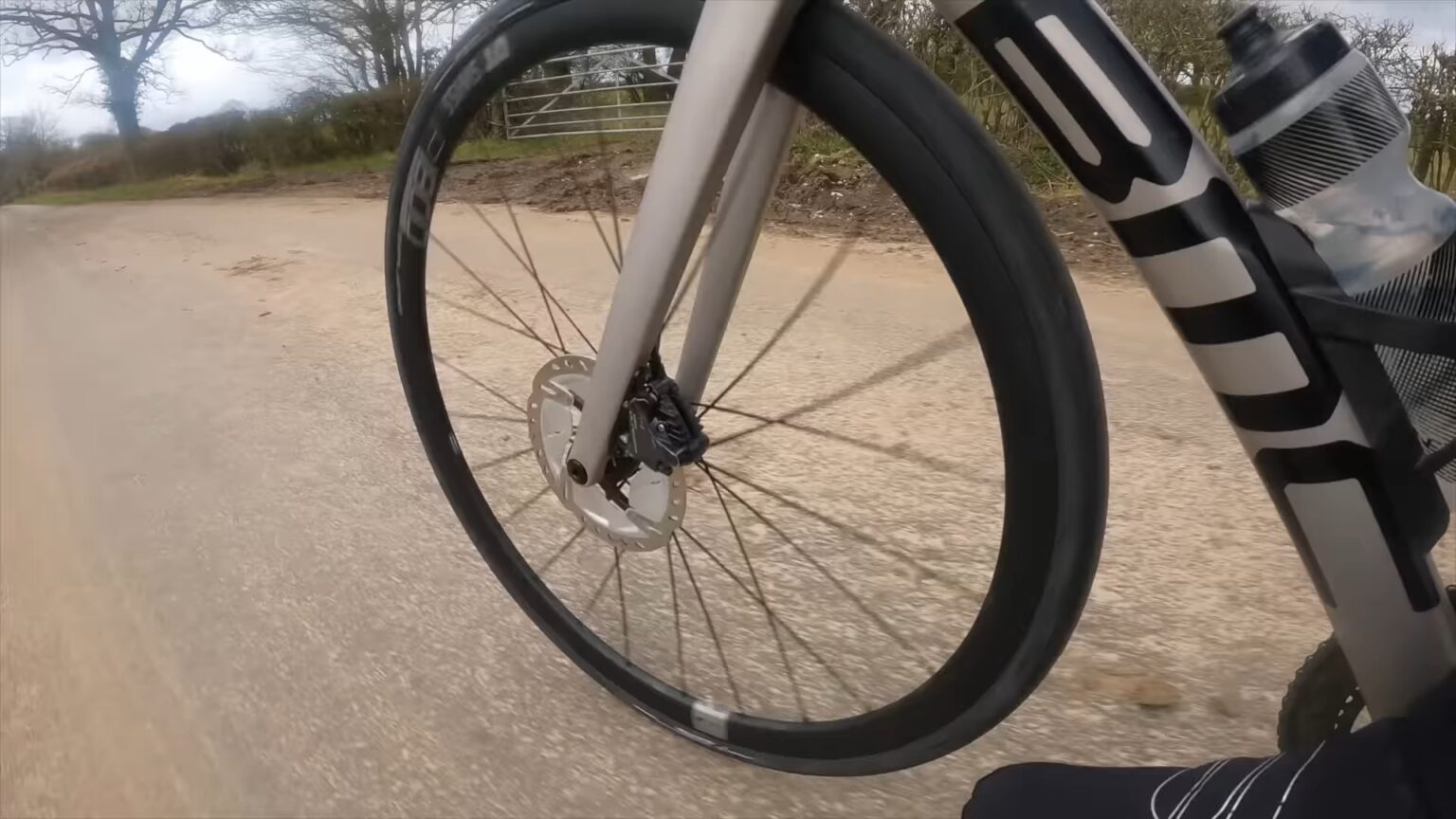 Tubeless Vs Clincher Tires (5 Pros Explained) String Bike