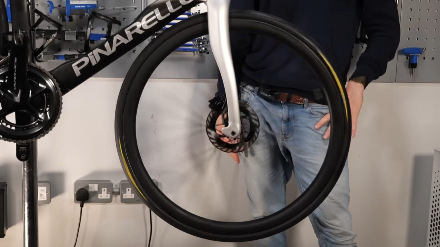 Tubeless Vs Clincher Tires (5 Pros Explained) String Bike