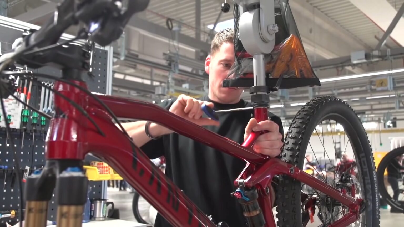 Titanium Vs Carbon Bike Frame (A Helpful Guide) String Bike