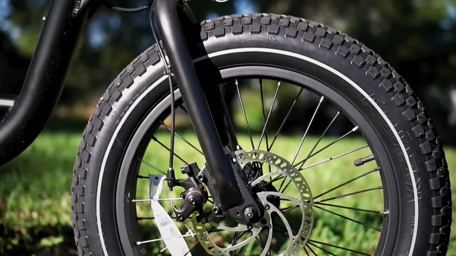 Radrunner 2 vs Radrunner Plus (7 Helpful Differences) String Bike