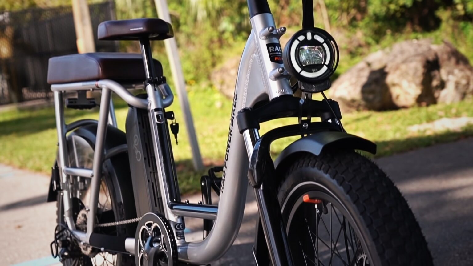 Radrunner 2 vs Radrunner Plus (7 Helpful Differences) String Bike