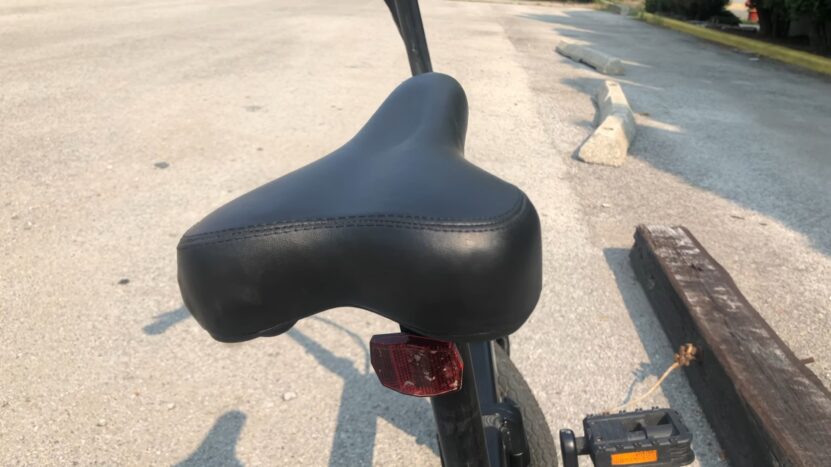 Swagtron EB 5 vs EB 7 Bikes Saddle