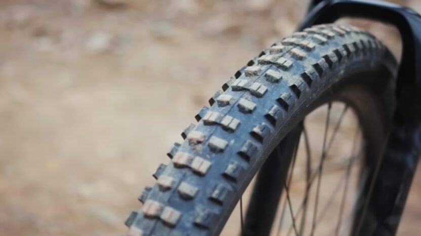 Trek Slash Tires. Comparison of Tires on Trek Slash and Special Enduro Bicycles