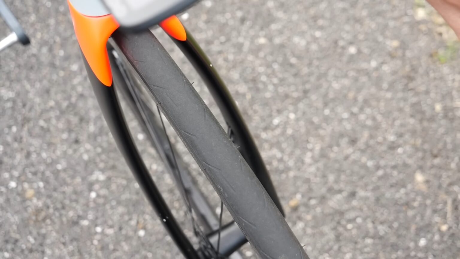 Thin Tires vs Thick Tires 4 Key Differences