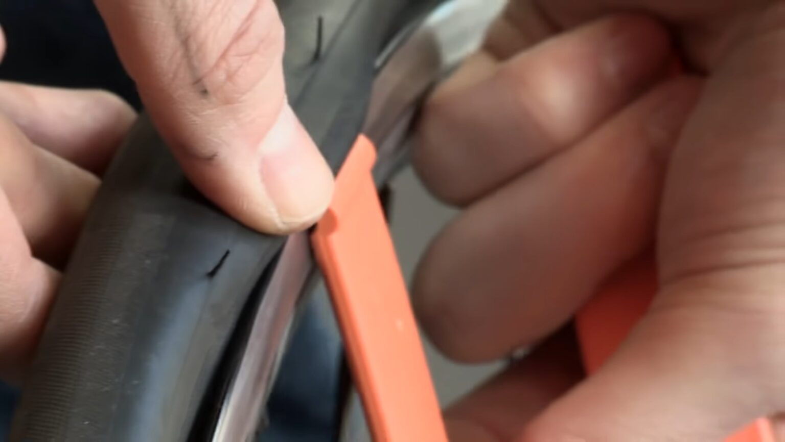 How to Change a Bike Tube Without Tire Levers The Handy Cyclist